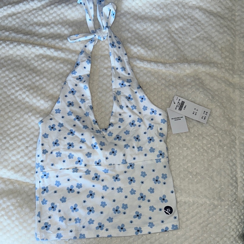 Hollister V-neck crop NWT